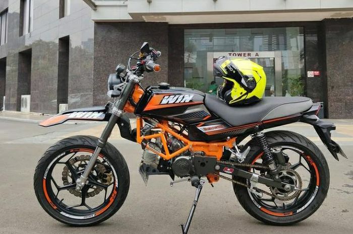 Modifikasi motor Honda Win ubah tampang ala supermoto KTM, unik juga nih!