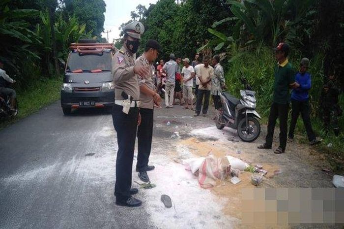 Olah TKP kecelakaan Mitsubishi Pajero Sport, motor dan truk di Tanjung Lubuk, Ogan Komering Ilir, Sumatera Selatan