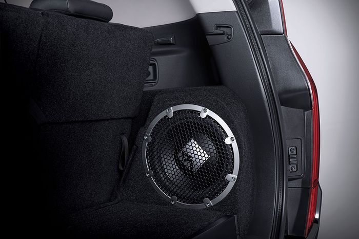 Audio mobil standar bisa pasang subwoofer, cukup pakai ukuran segini.