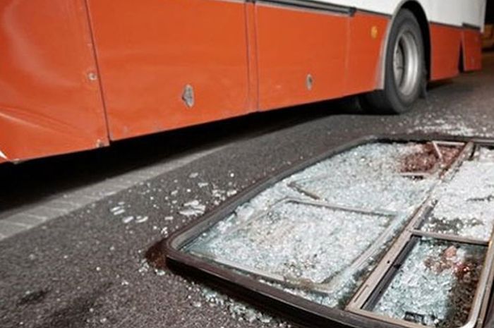 Ilustrasi kecelakaan bus di jalan bebas hambatan. Sumber: Shutterstock() 