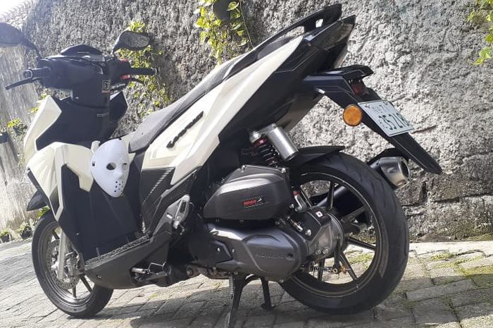 Kolaborasi part dengan Honda Air Blade sukses bikin Honda Vario 150 modifikasi ini makin kece.