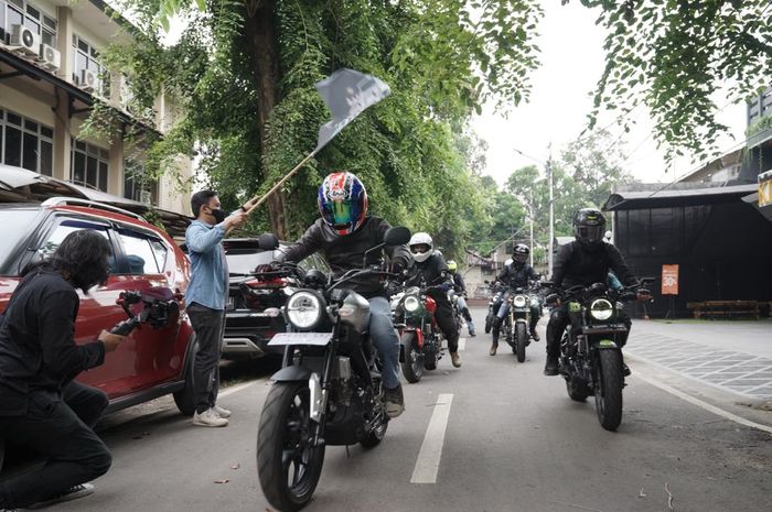 Ragam Yamaha XSR 155 yang sudah dimodifikasi mengikuti city ride dalam aktivitas XSR 155 Motoride