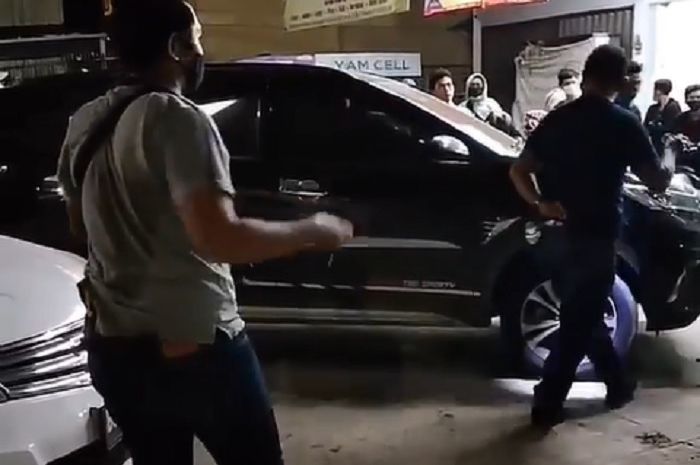 Daihatsu Terios bikin geger warga setelah ditemukan seorang dokter meninggal di dalam mobil