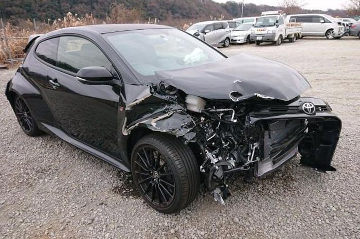 Kondisi fascia Toyota GR Yaris setelah mengalami kecelakaan hebat di Jepang.