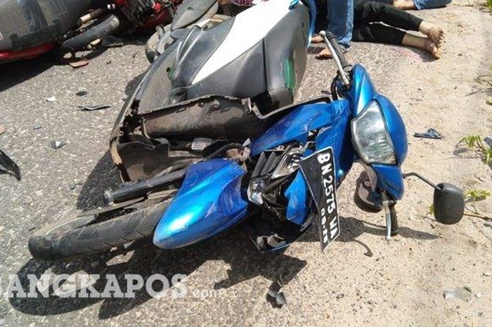 Yamaha Mio GT adu tabrak dengan Mio J di ruas Jl Hasyim Idris, Pangkalalang, Tanjung Pandan, Belitung