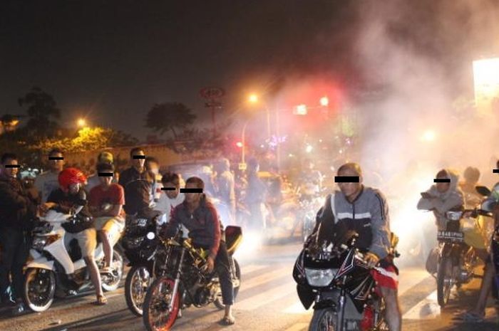 ilustrasi balap liar saat Pemberlakuan Pembatasan Kegiatan Masyarakat (PPKM) Jawa Bali.
