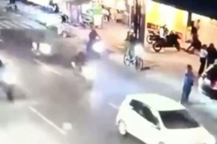 Komplotan begal sepeda kembali beraksi, Warga Cililitan Jakarta Timur jadi korban.  