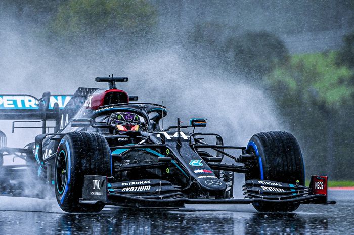 Mantan bos tim F1 percaya Sir Lewis Hamilton akan teken kontrak baru dengan tim Mercedes F1 minggu ini.