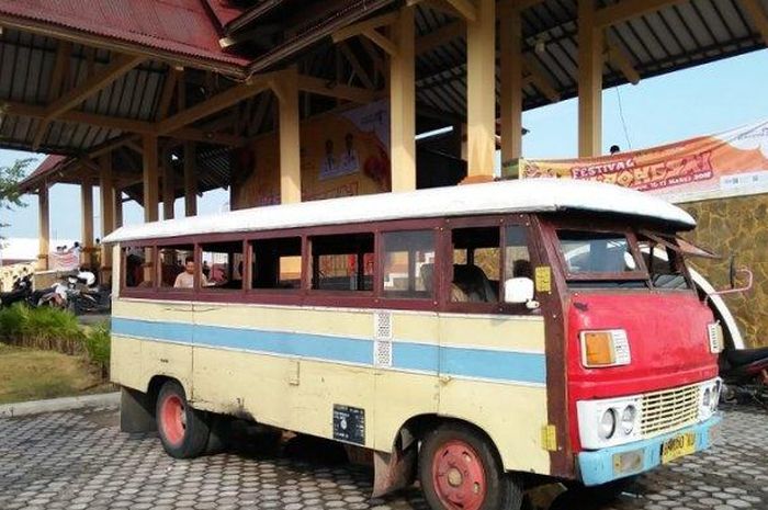 Bus kayu dari kabupaten Karimun, Kepulauan Riau
