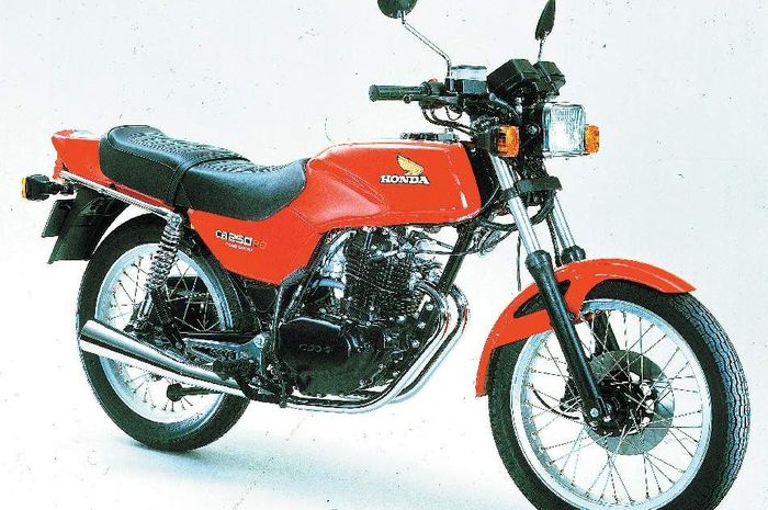 Honda CB250RS tampilannya mirip banget sama Honda Win 100, tenaganya hampir sama motor sport baru