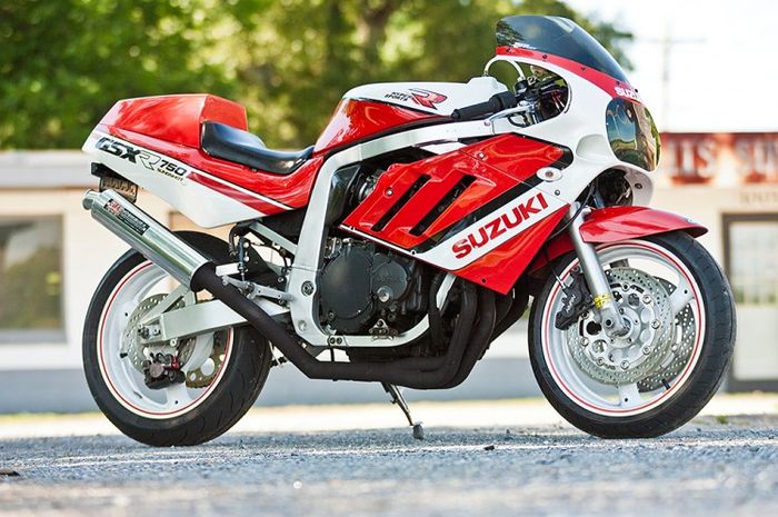 Restorasi Suzuki GSX-R750 1988
