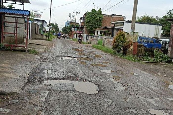 Aspal rusak di Kota Medan setahun tak dibenahi