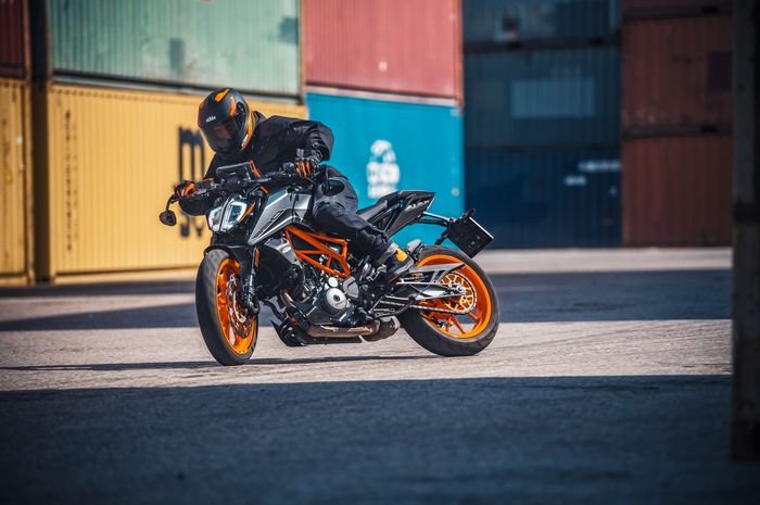 Skema cicilan KTM 390 Duke, buat yang ingin motor 250 cc up dengan tampilan unik dan garang.