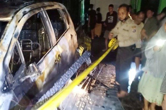 Suzuki Ertiga, dua motor dan empat rumah ludes terbakar di Kelurahan Antasari, Amuntai Tengah, Hulu Sungai Utara (HSU), Kalimantan Selatan