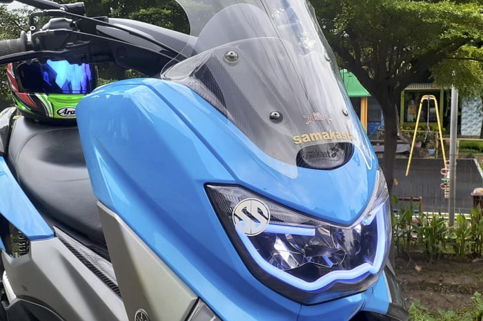 Tampilan body Yamaha NMAX makin stylish, repaint light blue dipadu karbon kevlar.