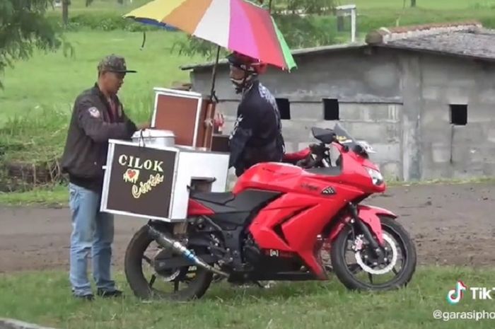 Kawasaki Ninja 250 dibuat dagang cilok