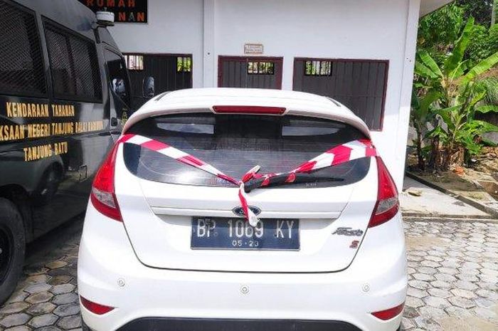 Ford Fiesta milik eks Dirut PDAM Tirta Mulia Karimun, Kepulauan Riau yang disita Kejari Karimun