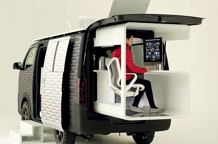 Nissan NV350 Caravan dimodifikasi jadi ruang kerja bertema outdoor