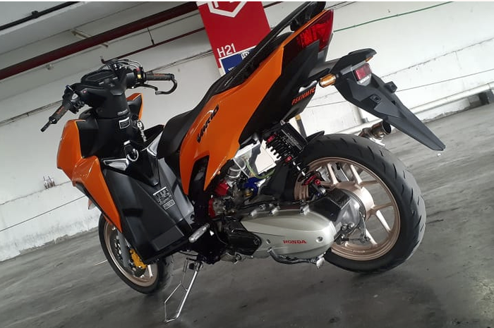 Modifikasi kaki-kaki Honda Vario 125, dari main warna sampai templok part Honda CRF.