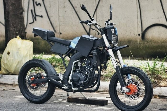 Kasinski CRZ150SM supermoto futuristik