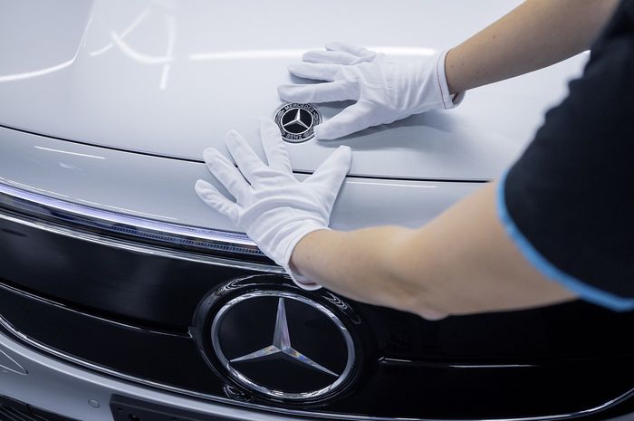 Daimler dan Mercedes-Benz akan dipisah jadi dua divisi yang berbeda pada akhir 2021 mendatang.