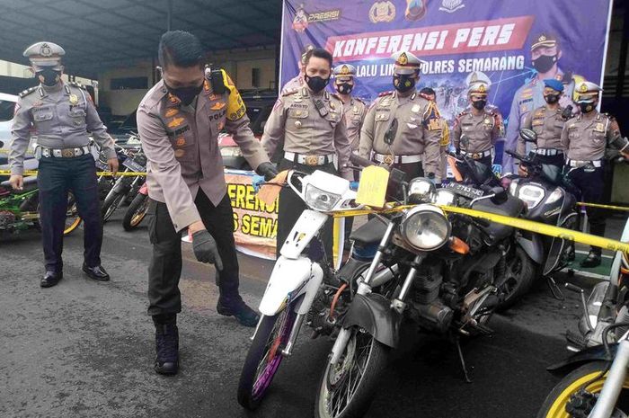 Belasan motor diamankan pihak kepolisian karena terlibat aksi balapan liar