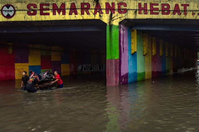 kondisi Kota Semarang yang banjir pada Februari 2021.