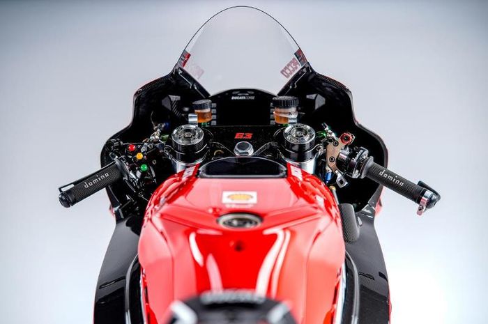 Begini cara pembalap ubah setting motor dengan menekan tombol