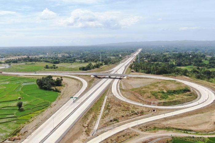 Ilustrasi pembangunan ruas jalan tol di Pulau Sumatera.
