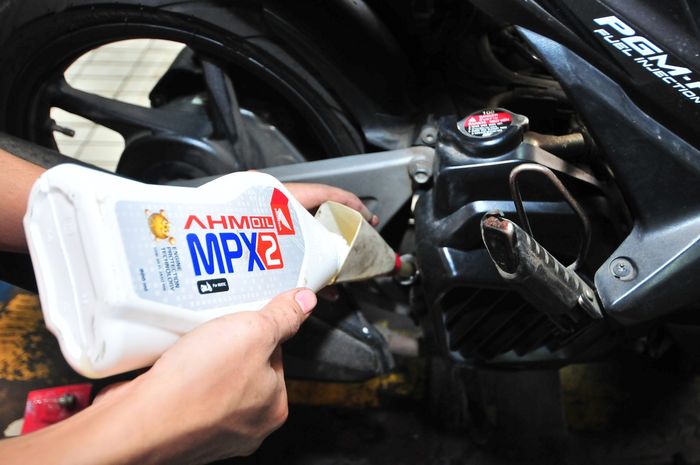 Ganti oli mesin motor