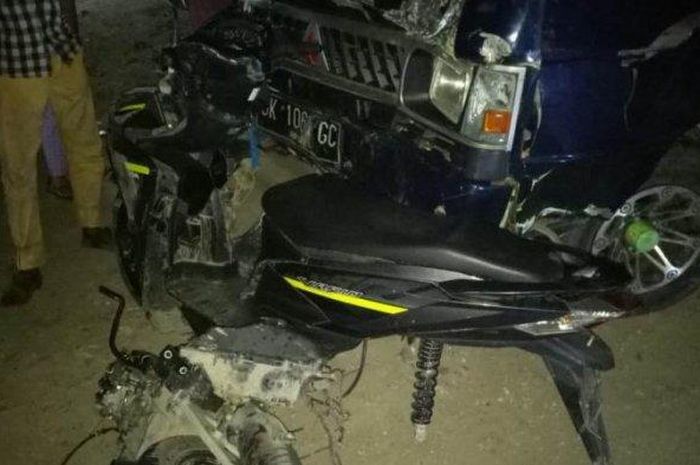 Honda Vario 125 cacat ditebas Mitsubishi L300, roda dan mesin pisah dari rangka di Lhoksukon, Aceh Utara