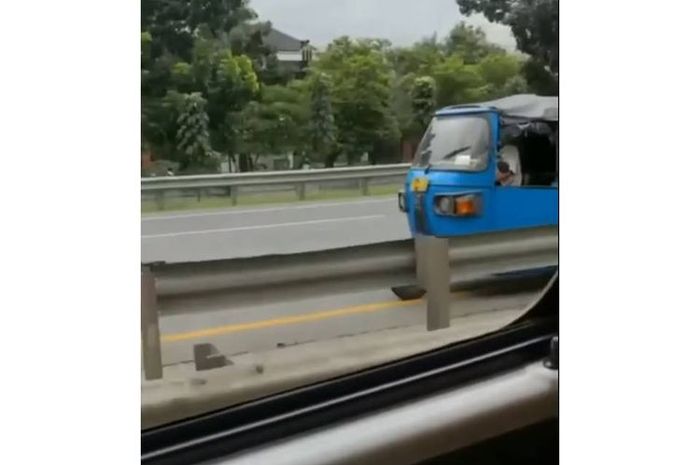 Viral bajaj masuk tol dan melawan arah