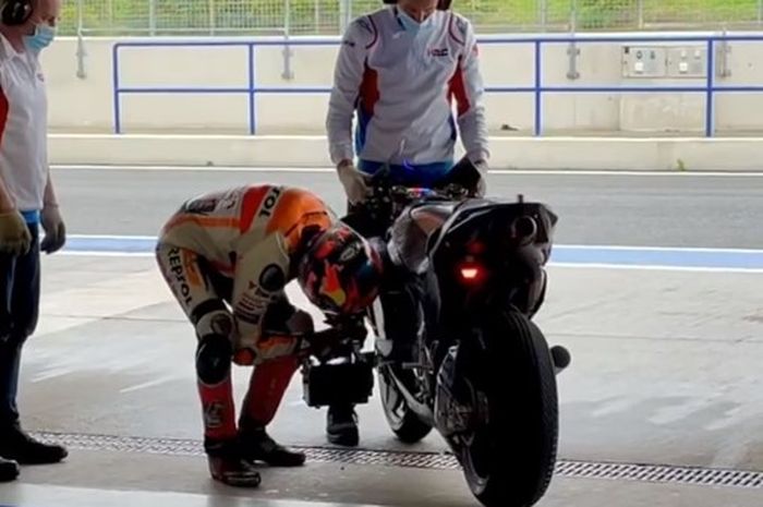 Stefan Bradl hidupkan mesin Honda RC213V sendiri saat tes privat Jerez 