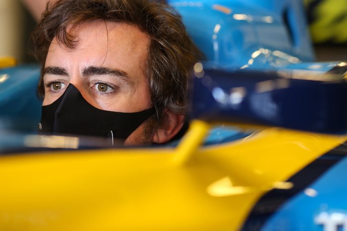 Ditabrak mobil saat bersepeda, Fernando Alonso akan jalani operasi