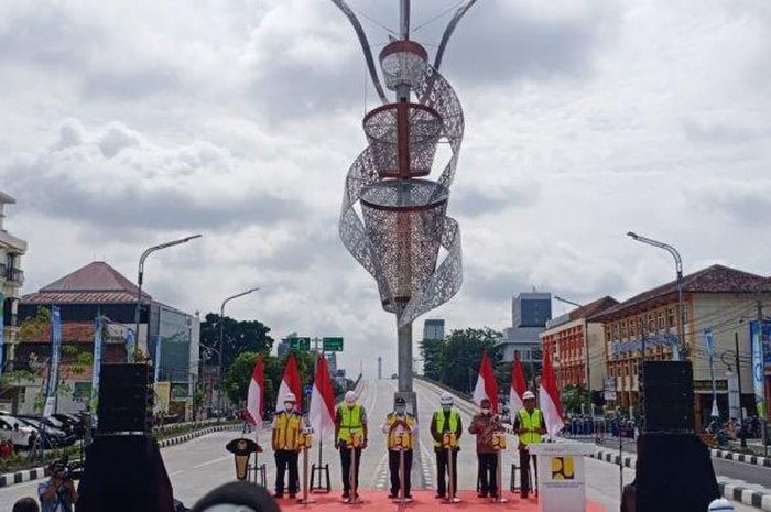 Peresmian Flyover Purwosari oleh Menteri PUPR Indonesia Basuki Hadimuljono, Gubernur Jawa Tengah Ganjar Pranowo, dan Wali Kota Solo F.X Hadi Rudyatmo, Sabtu (13/2/2021) 