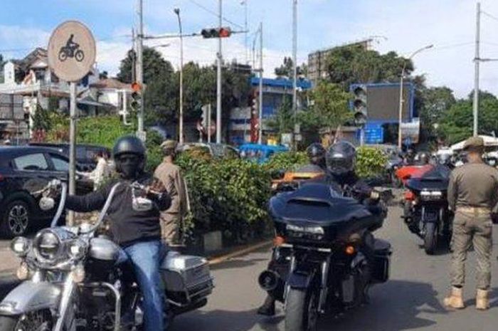 rombongan Harley-Davidson yang lolos pemeriksaan di Kota Bogor .