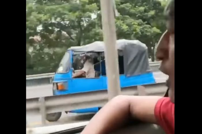 Aksi nekat bajar biru melaju lawan arah di jalan tol JORR viral di medsos.