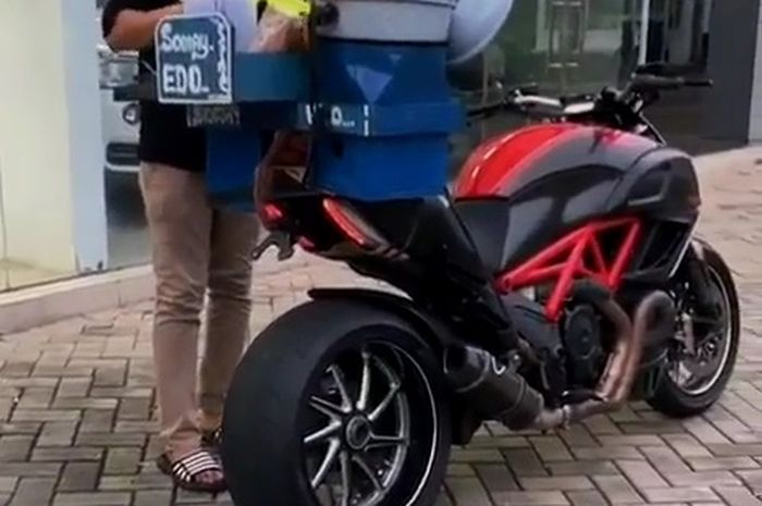 Ducati Diavel 1260 yang viral gara-gara dipakai untuk jualan siomay.