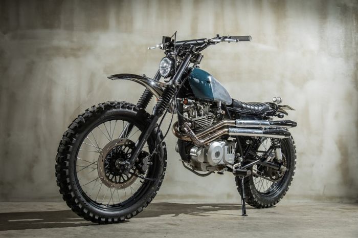 Suzuki TU250 bergaya scrambler