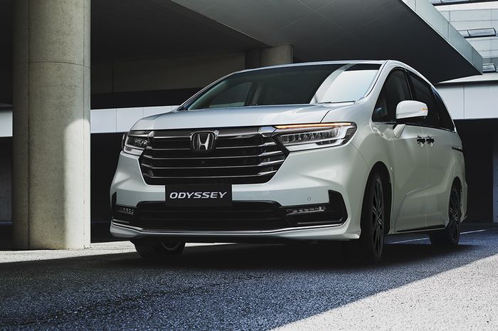 Tampilan baru New Honda Odyssey mulai dari bumper, grille, lampu sein sekuensial  serta side under spoiler