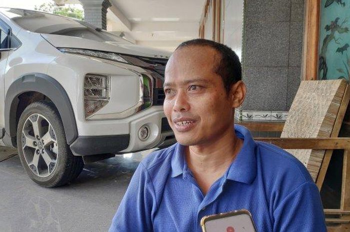 Wantono, miliarder asal Tuban yang beli Mitsubishi Xpander dan baru belajar mengemudi.