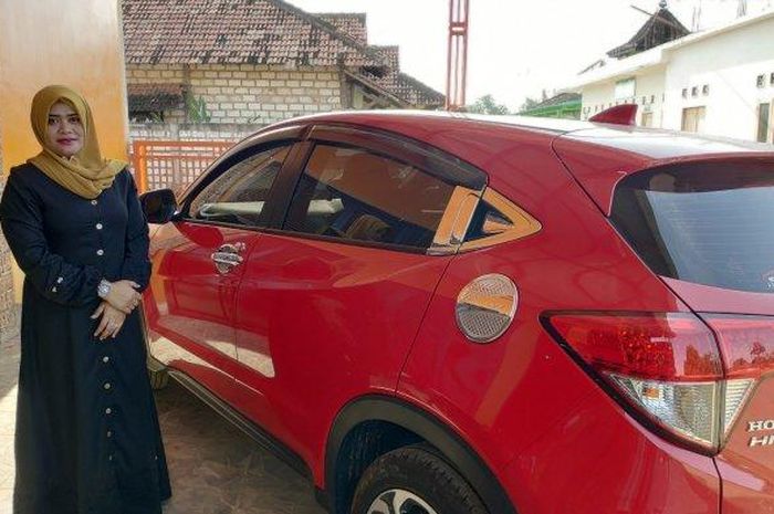 (Ilustrasi) Honda HR-V milik Siti Nurul Hidayatin (32), salah satu warga Sumurgeneng, Jenu, Tuban yang jadi miliarder dadakan