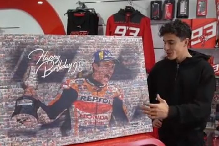 Pembalap tim Repsol Honda, Marc Marquez rayakan ulang tahun ke-28
