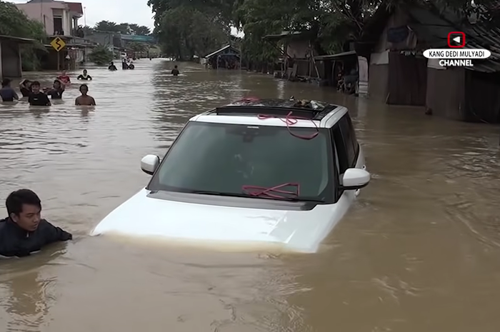 Range Rover Evoque Dedi Mulyadi tenggelam