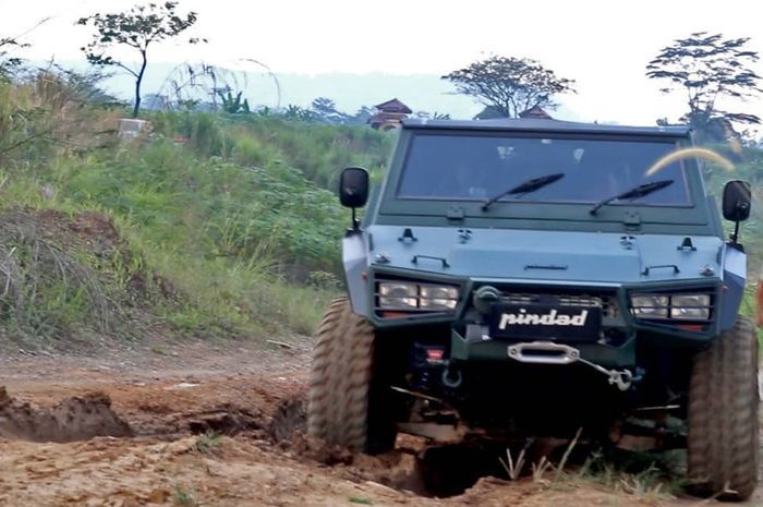 Kendaraan taktis Maung buatan PT Pindad