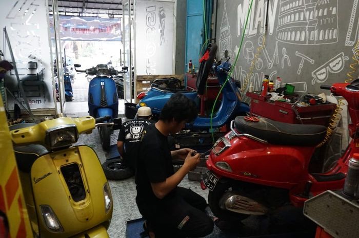 Vespa matik yang terkena imbas banjir perlu ditangani dengan baik agar kinerjanya kembali optimal