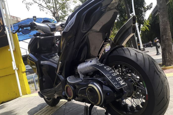 Kaki-kaki Yamaha Aerox gahar dan gambot, modifikasi mirip moge impian.