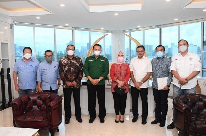 Ketua Umum PP IMI Bambang Soesatyo dan pengurus menerima kunjungan Nicke  Widyawati selaku Direktur Utama PT Pertamina