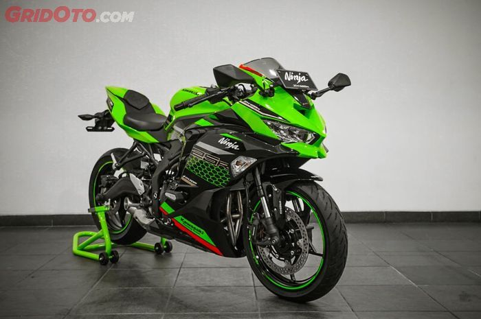 Kawasaki Ninja ZX-25R jadi pemenang kategori Rookie of The Year roda dua di OTOMOTIF Award 2021