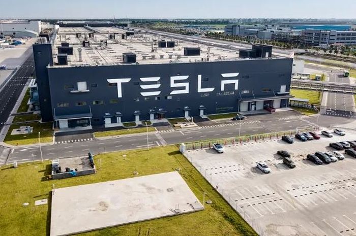 Ilustrasi pabrik Tesla.